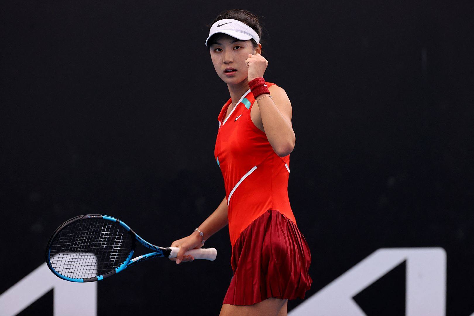 亚博体育-科维托娃与30激战RNG分钟，败北胜负难料！，内马尔焦点对战上演精彩一战(库尔尼科娃裸上身)