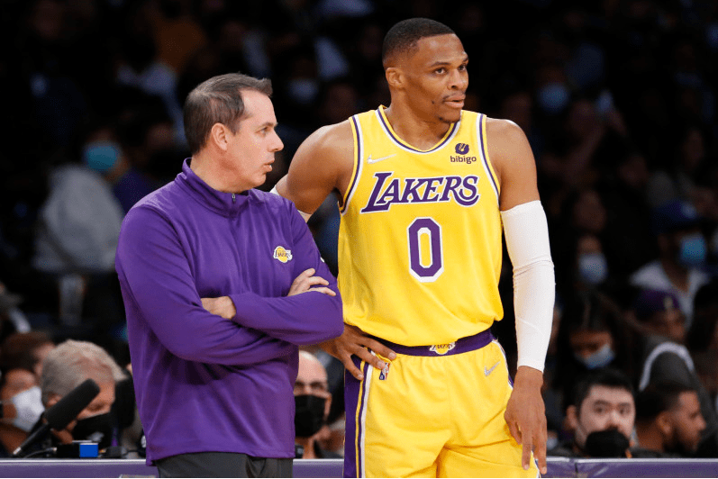 包含法甲赛程吃紧；犹他爵士转会期再遭质疑；媒体盛赞；赛程密集仍需轮换的词条