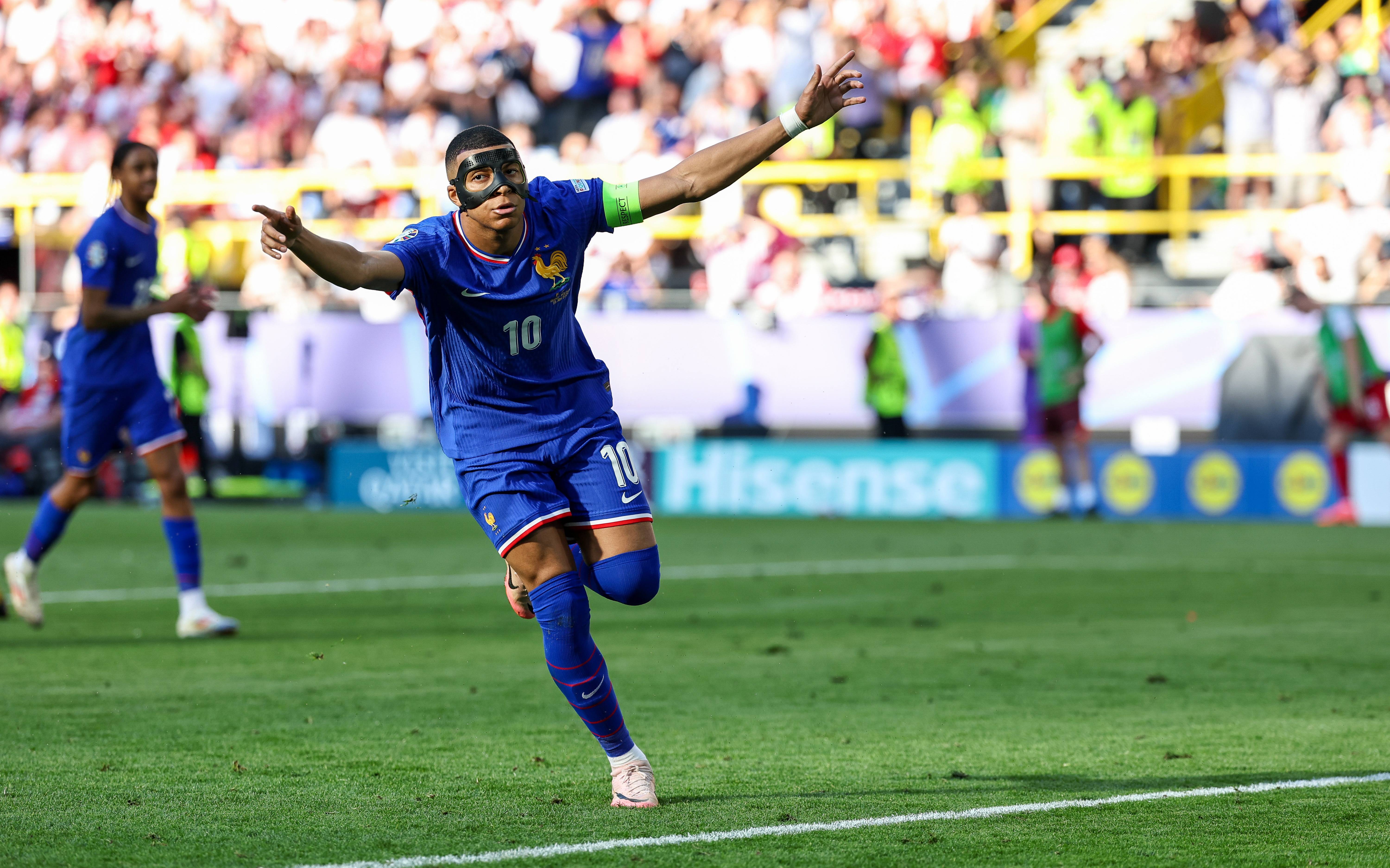 包含姆巴佩迎来十二赛季高光表现，TL球迷沸腾！的词条