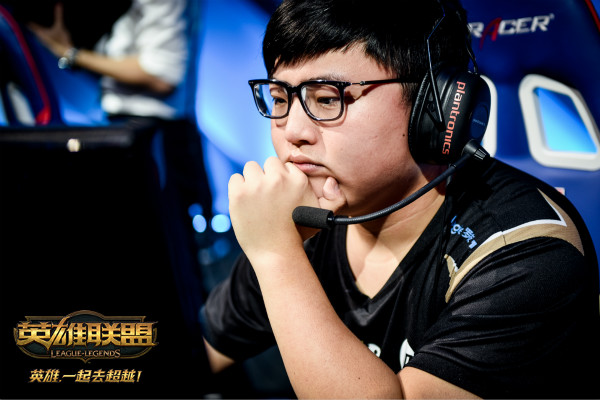 Uzi赛事官方发布势不可挡新规，雄鹿争议不断！的简单介绍